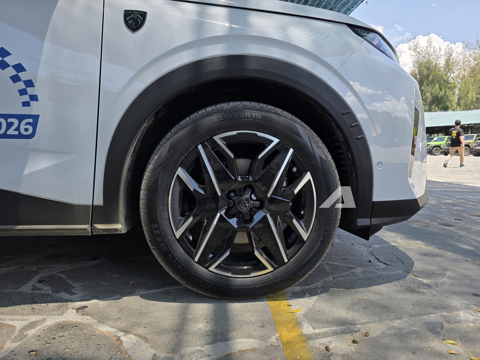 Ảnh thực tế Peugeot 3008 đời mới tại Việt Nam: Dáng coupe sành điệu, màn cong siêu dài, chờ giá để cạnh tranh CX-5, Tucson - Ảnh 7