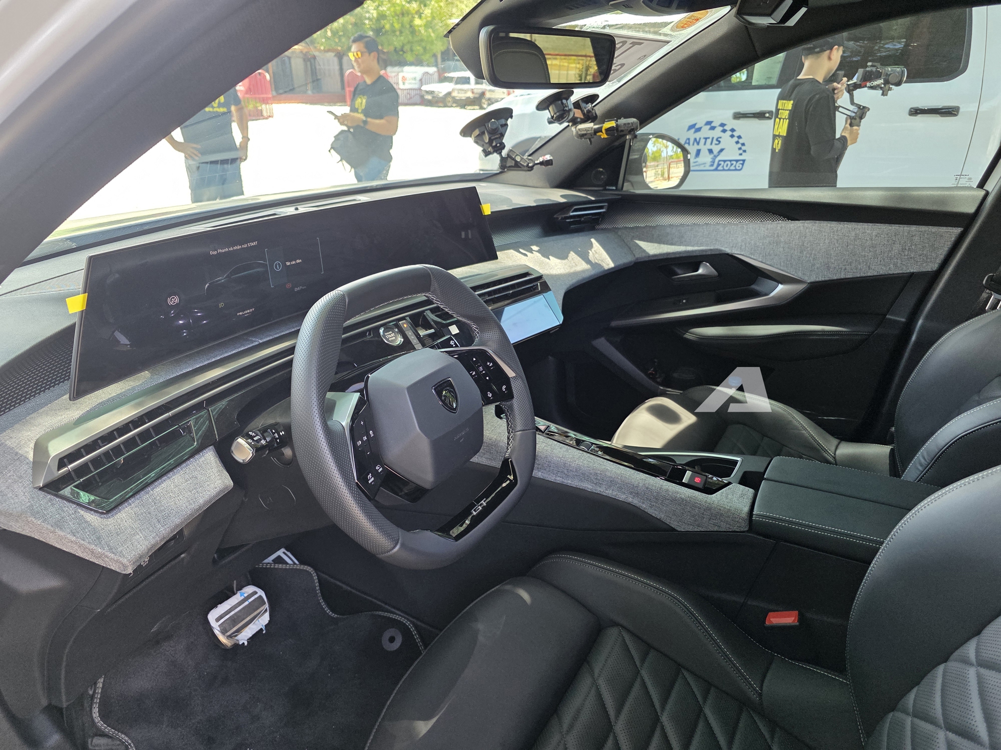 Ảnh thực tế Peugeot 3008 đời mới tại Việt Nam: Dáng coupe sành điệu, màn cong siêu dài, chờ giá để cạnh tranh CX-5, Tucson - Ảnh 9