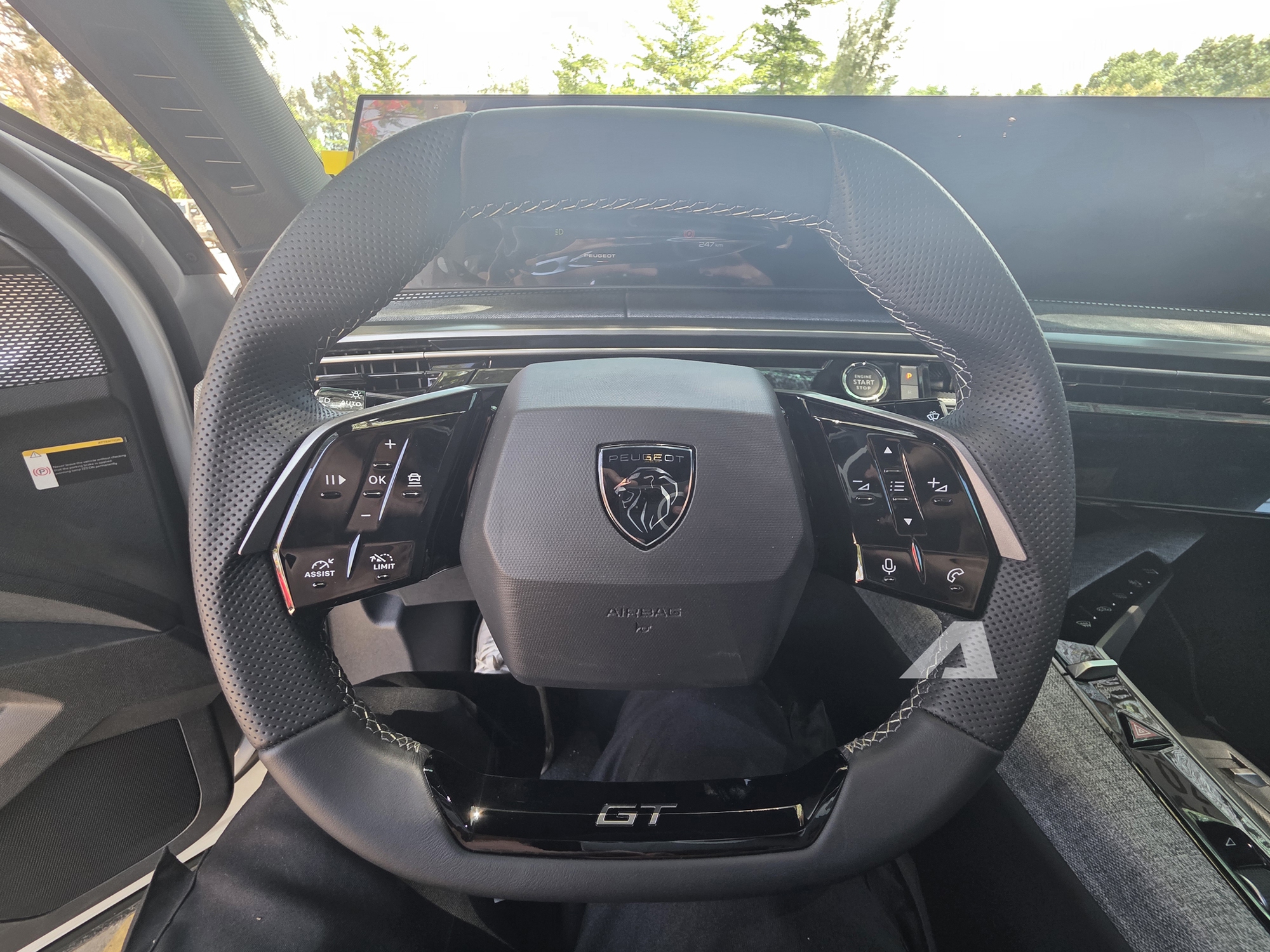 Ảnh thực tế Peugeot 3008 đời mới tại Việt Nam: Dáng coupe sành điệu, màn cong siêu dài, chờ giá để cạnh tranh CX-5, Tucson - Ảnh 12