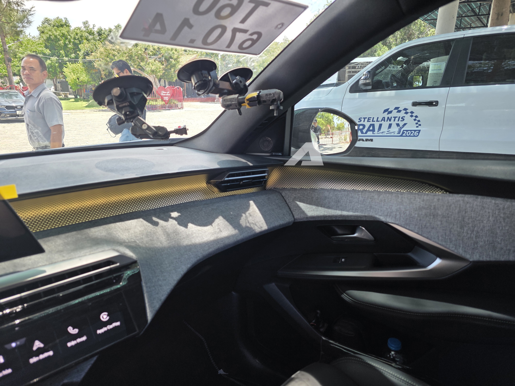Ảnh thực tế Peugeot 3008 đời mới tại Việt Nam: Dáng coupe sành điệu, màn cong siêu dài, chờ giá để cạnh tranh CX-5, Tucson - Ảnh 16