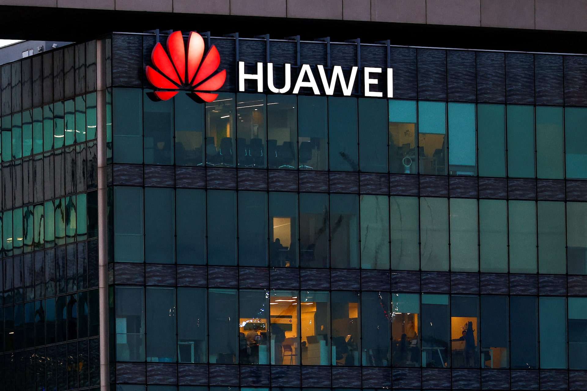 6 năm "nằm gai nếm mật" và tham vọng lội ngược dòng của Huawei với 381 sản phẩm bán dẫn mới - Ảnh 3