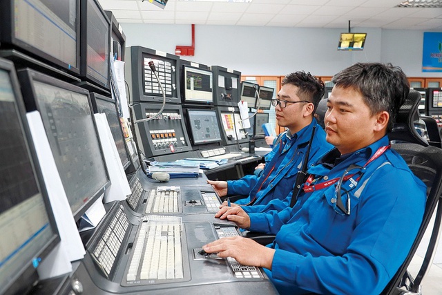 "Đế chế lọc dầu 3 tỷ USD" của Việt Nam lãi 1,55 tỷ đồng/giờ: Đột phá từ chiếc phao 360 tấn ngoài khơi - Ảnh 5