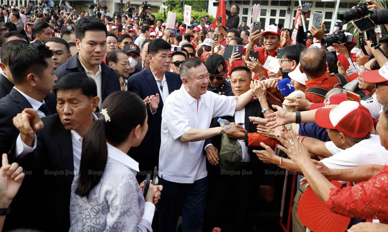 Cựu Thủ tướng Thaksin Shinawatra được ra tù trước thời hạn - Ảnh 3