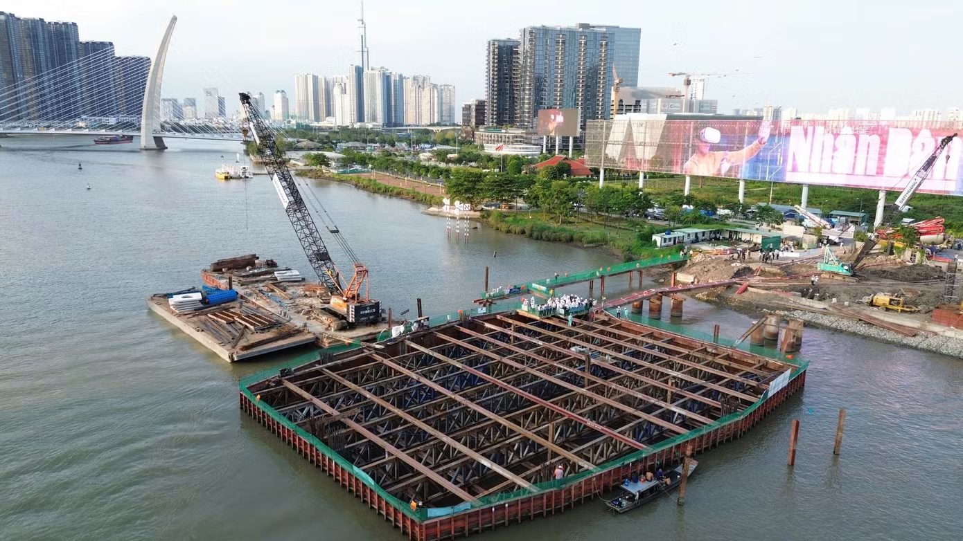 Dấu mốc quan trọng tại công trình cầu đi bộ 1.000 tỷ qua sông Sài Gòn - Ảnh 10