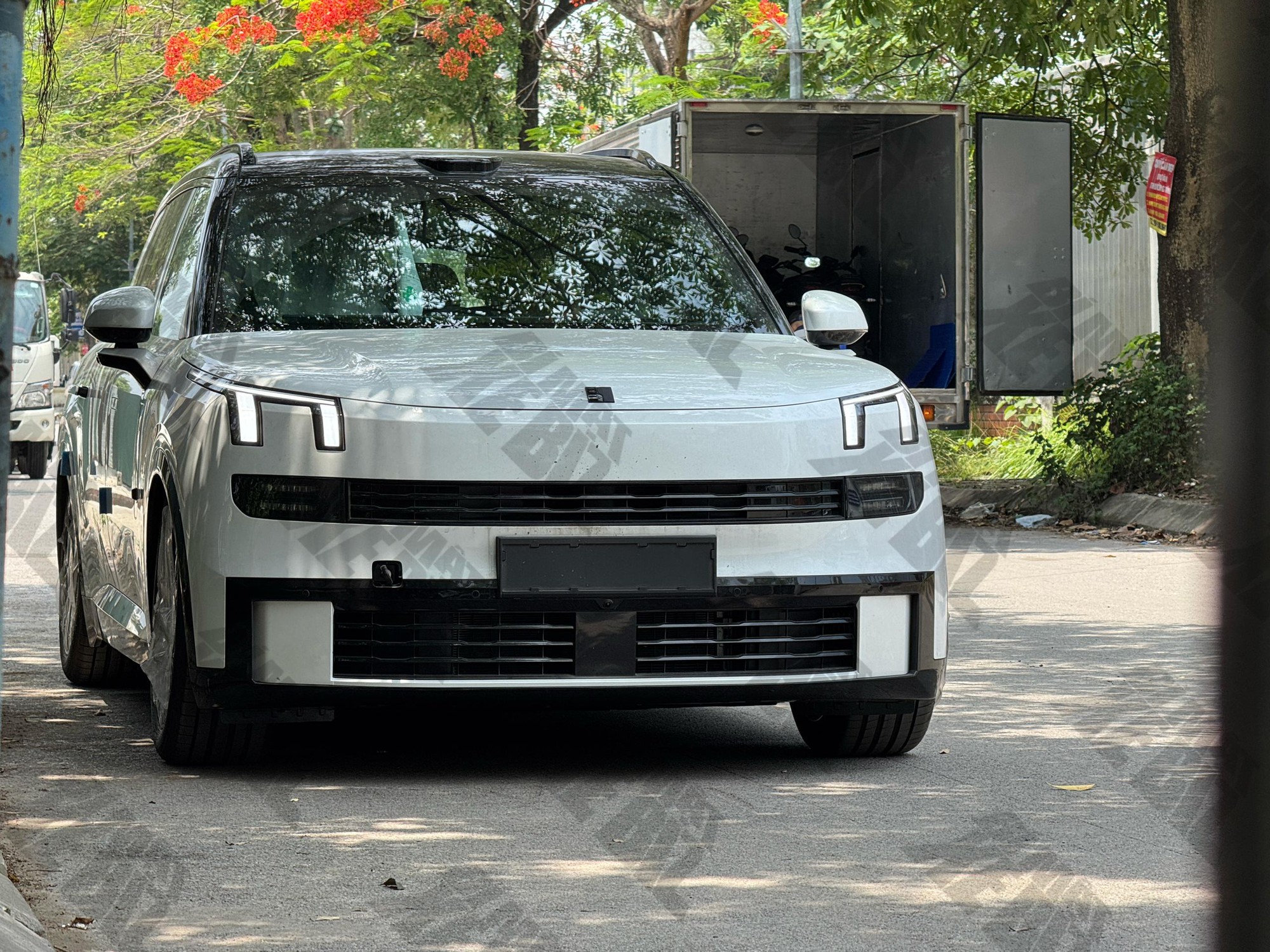 Lynk & Co 900 xuất hiện trên đường phố Việt Nam: Bỏ một chi tiết so với xe trưng bày, dễ là bản thương mại sắp bán ra thị trường - Ảnh 2