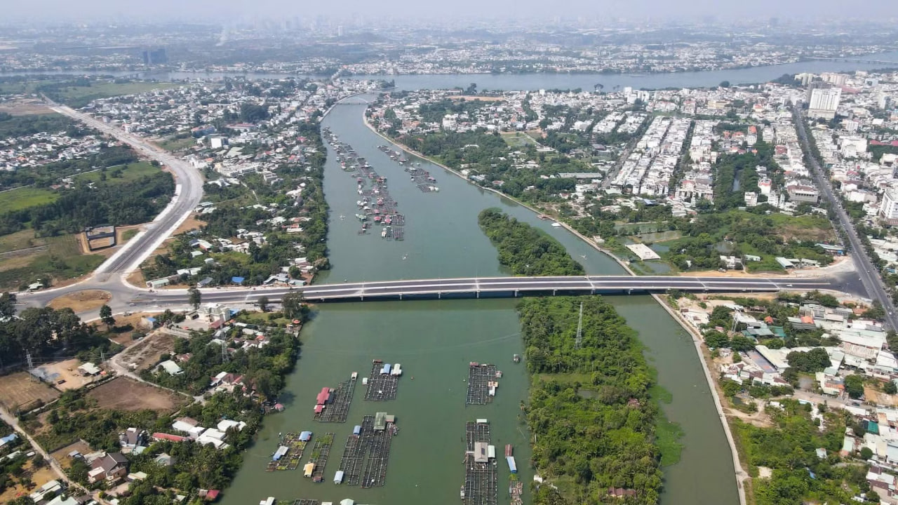 Việt Nam vừa có thành phố thứ 7, nơi cất giấu cỗ máy thời gian bằng đá và ngôi làng không bao giờ khoá cửa - Ảnh 1