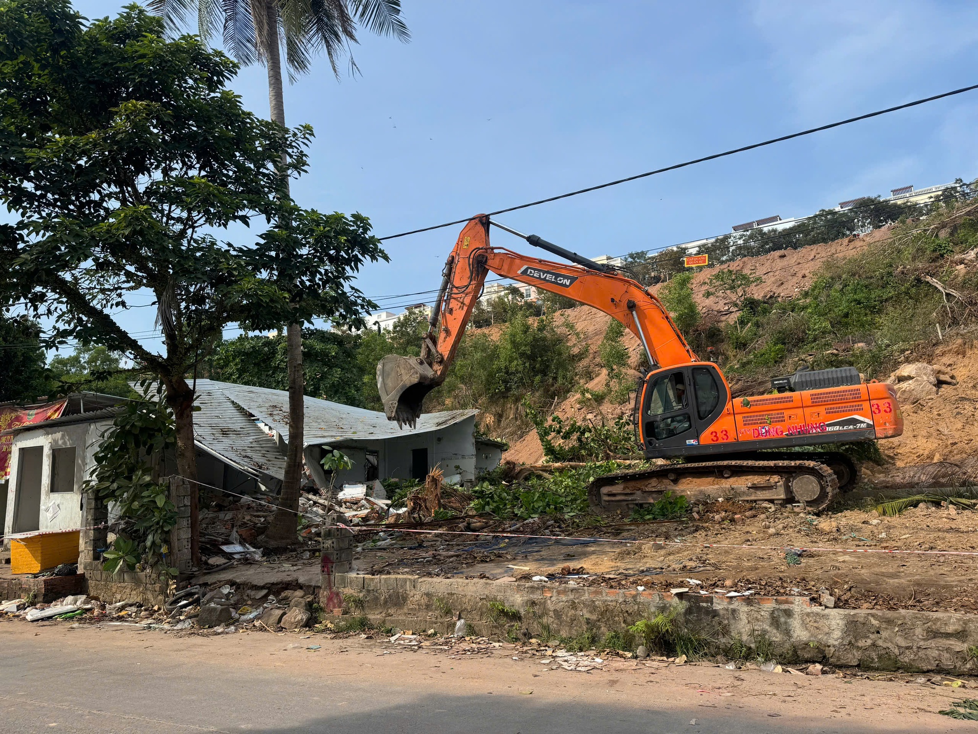 Phú Quốc cưỡng chế 6 hộ dân không giao đất phục vụ dự án APEC - Ảnh 7