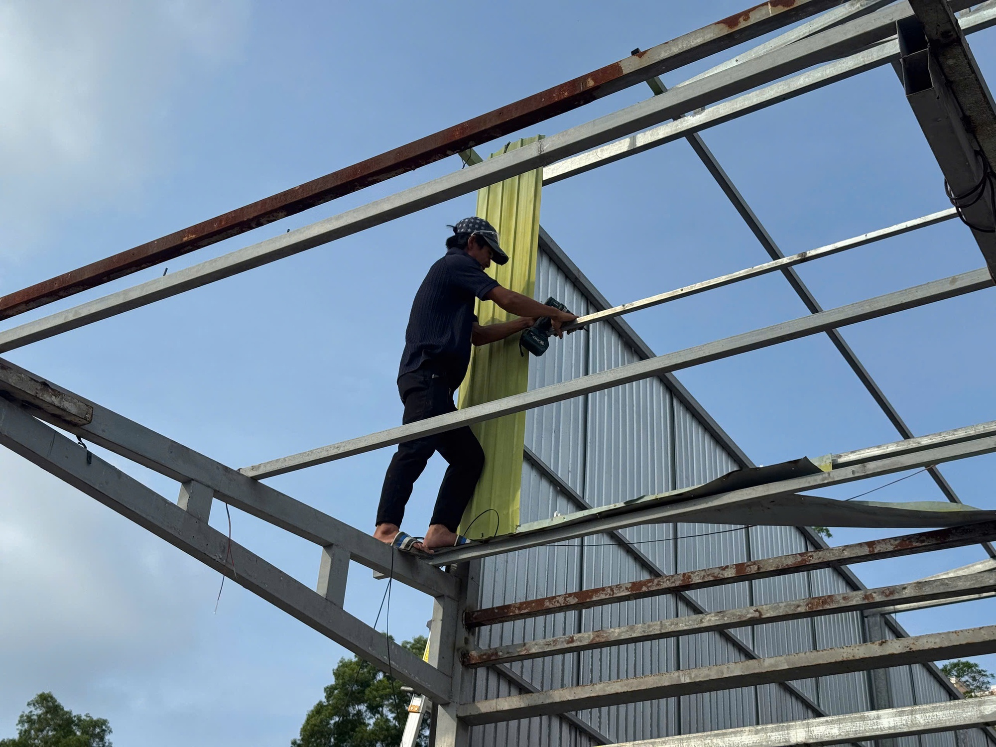 Phú Quốc cưỡng chế 6 hộ dân không giao đất phục vụ dự án APEC - Ảnh 4