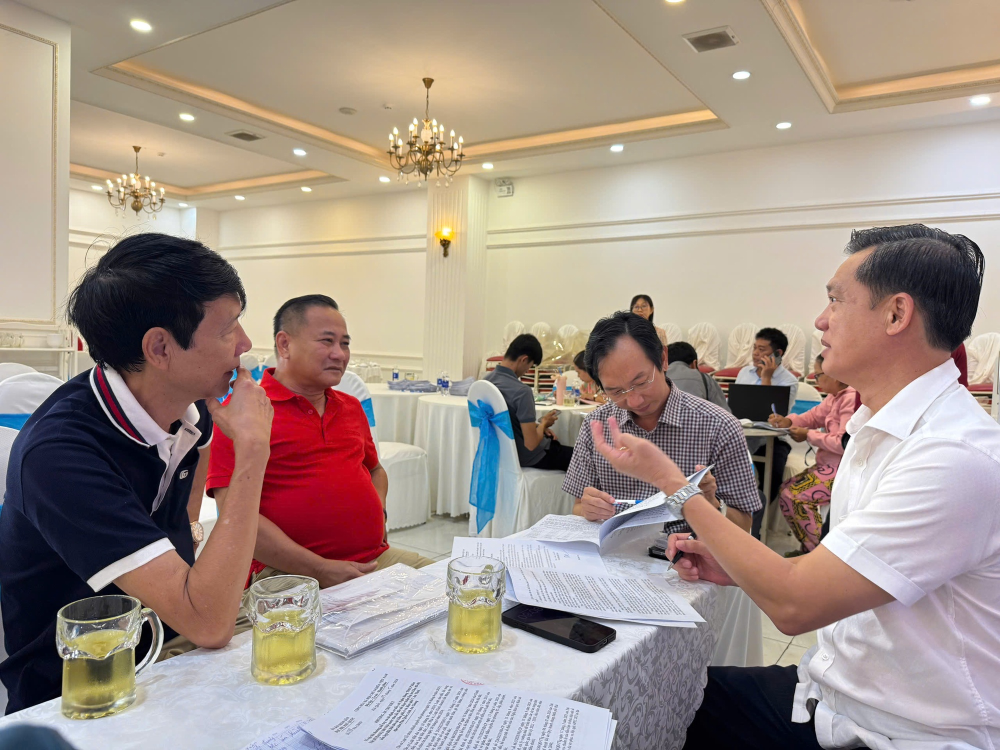 Phú Quốc cưỡng chế 6 hộ dân không giao đất phục vụ dự án APEC - Ảnh 2