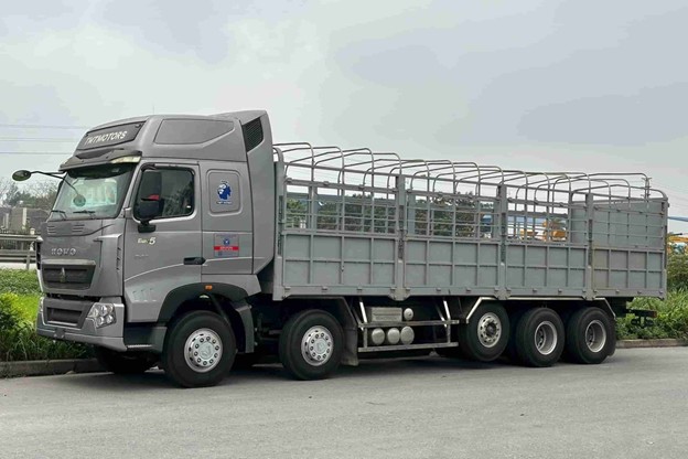 Phát hiện xe tải màu xám lạ, công an Việt Nam lập tức theo dõi giám sát và kiểm tra - Ảnh 1
