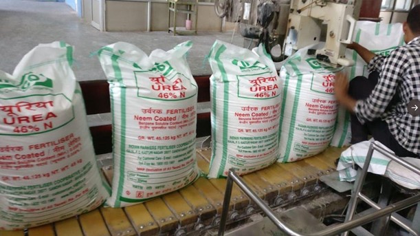 Nhận tin tình báo rồi đột kích một ngôi nhà, công an phát hiện đường dây sản xuất phân bón giả, tịch thu hơn 32 tấn sản phẩm - Ảnh 1