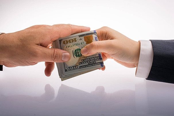 Dùng tiền mặt để 'né thuế' - Rủi ro có thể lớn hơn thuế! - Ảnh 1