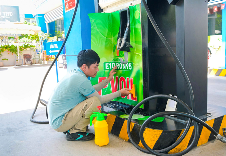 Gần 1.000 cửa hàng xăng dầu PVOIL đã sẵn sàng kinh doanh xăng E10 - Ảnh 2
