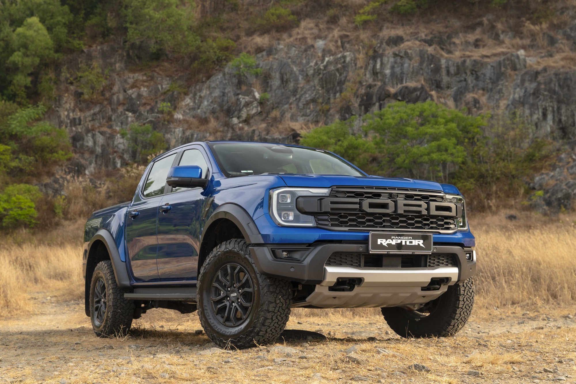 Ảnh thực tế Ford Ranger Raptor 2026 tại Việt Nam: Máy xăng mạnh gần 400 mã lực, loa B&O, ống pô tùy chỉnh âm thanh - Ảnh 14