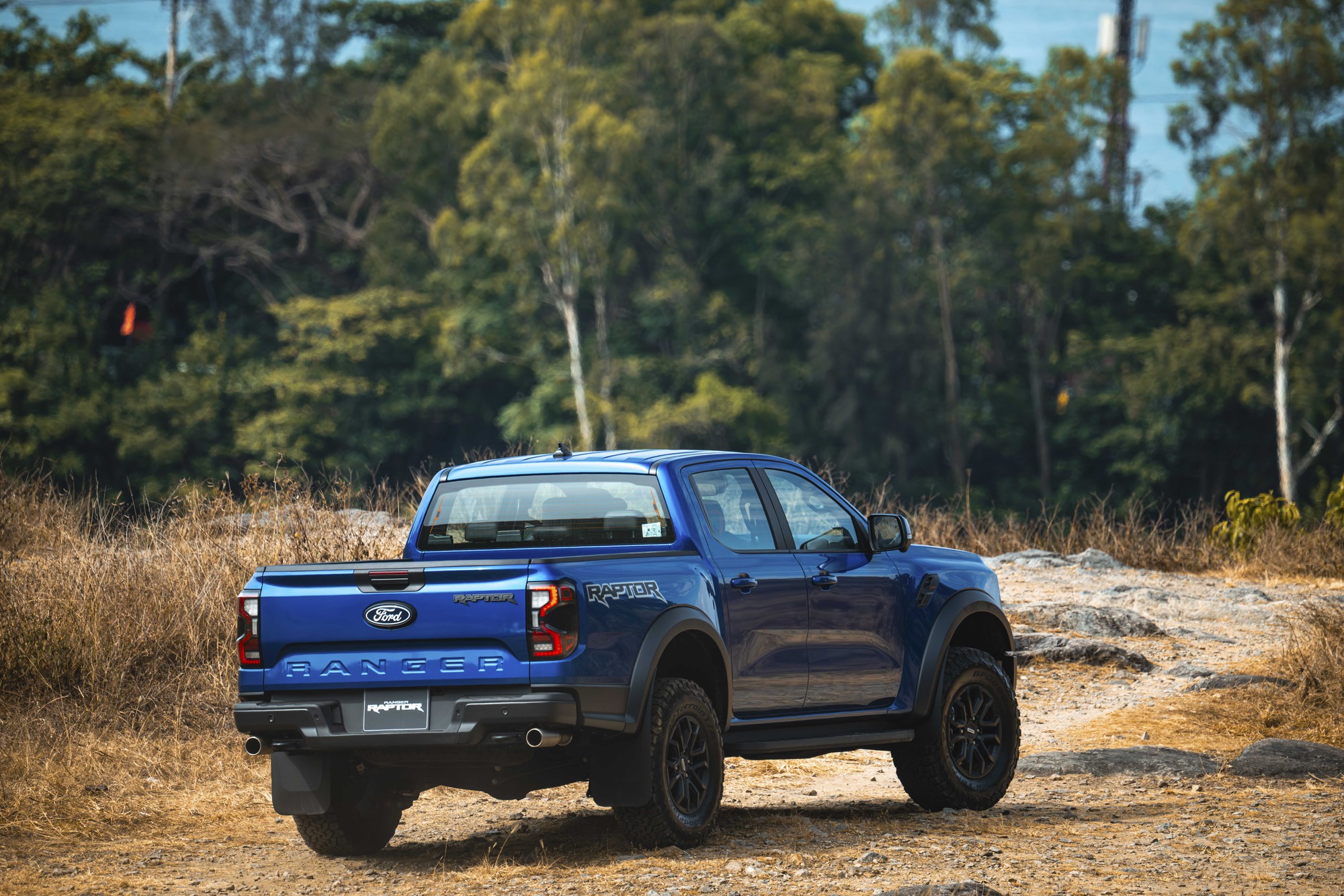 Ảnh thực tế Ford Ranger Raptor 2026 tại Việt Nam: Máy xăng mạnh gần 400 mã lực, loa B&O, ống pô tùy chỉnh âm thanh - Ảnh 16