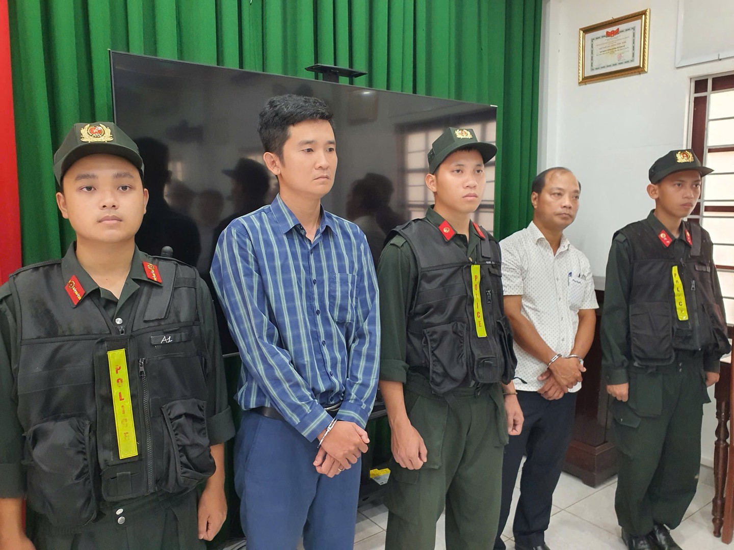 Khởi tố Giám đốc, viên chức Ban Quản lý rừng; Giám đốc, Phó Giám đốc, chủ sở hữu doanh nghiệp - Ảnh 1