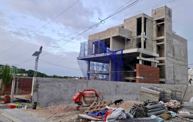 Bộ Xây dựng đề xuất miễn giấy phép xây nhà ở riêng lẻ dưới 7 tầng - Ảnh 1