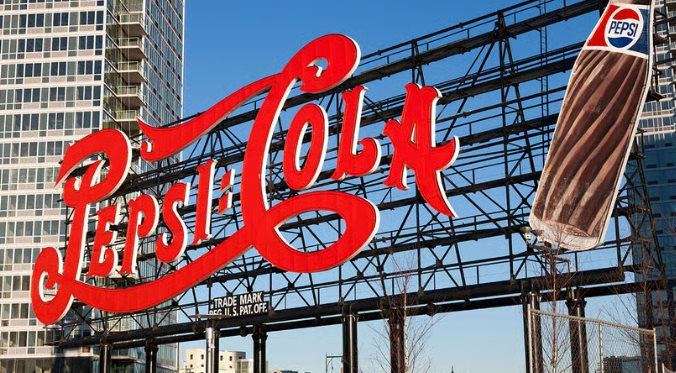 Cuộc cải tổ đau đớn của Pepsi: Hạ giá bán, khai tử 20% thương hiệu, buộc bắt chước Coca-Cola để tìm đường sống - Ảnh 1