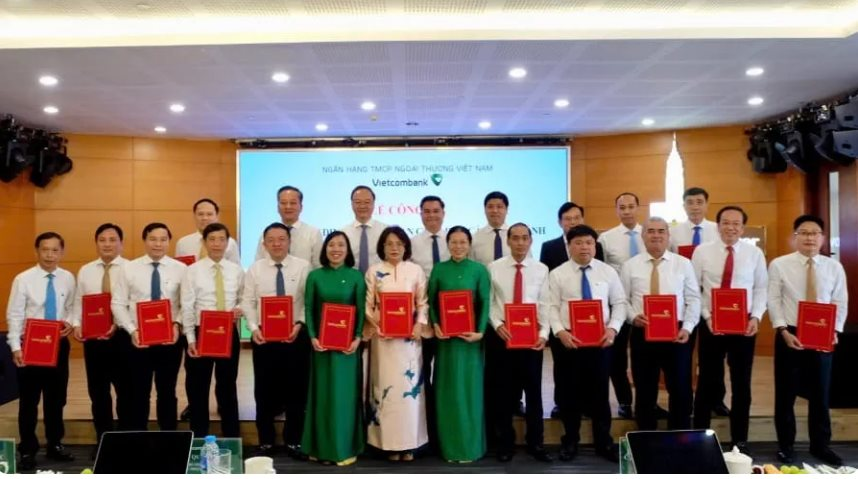 Một ngân hàng cùng lúc điều động, bổ nhiệm lãnh đạo tại 16 chi nhánh - Ảnh 1