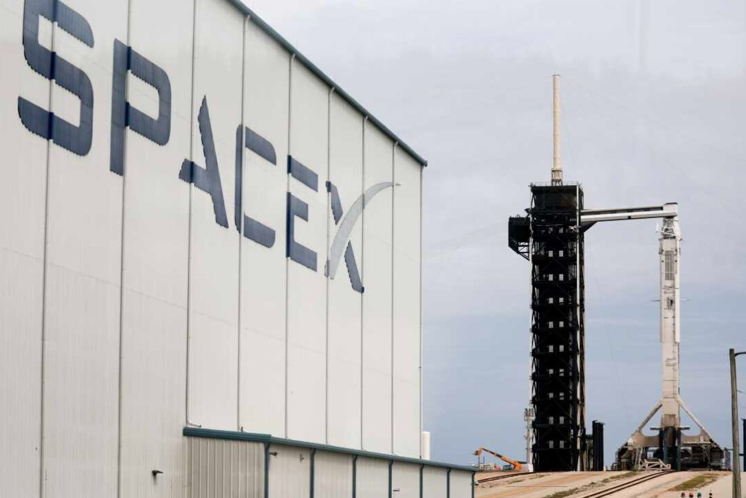 Siêu IPO 1.700 tỷ USD của Elon Musk: Đằng sau bức tranh doanh thu “màu hồng” và tham vọng thâu tóm cả vũ trụ là khoản lỗ lũy kế 41,3 tỷ USD - Ảnh 4