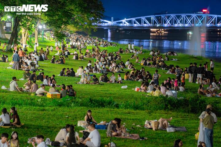 Đón hơn 1 triệu khách trong 2 kỳ nghỉ lễ liên tiếp, ngành du lịch Huế bội thu - Ảnh 2