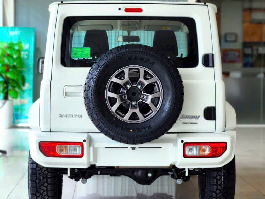 Giá Suzuki Jimny tiếp tục dò đáy tại đại lý: Thực tế thấp kỷ lục còn 609 triệu đồng, chỉ ngang niêm yết Sonet - Ảnh 4