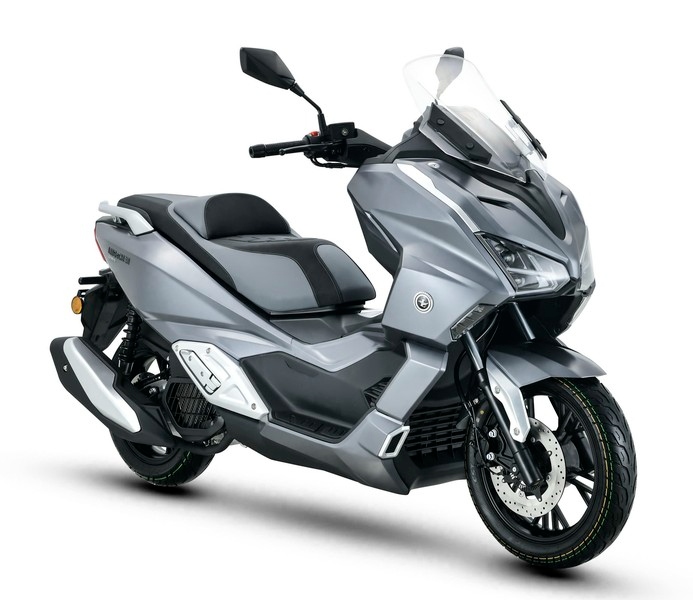 Lộ diện mẫu xe tay ga 150cc dài hơn cả Yamaha TMAX, sở hữu bình xăng 15 lít, có ABS, TCS nhưng giá cực mềm - Ảnh 2