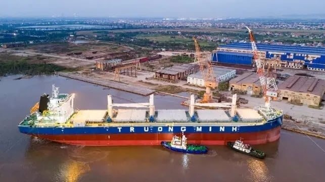 Kỳ tích hạ thuỷ con tàu 65.000 tấn, dài 200m, 5 hầm hàng do chính người Việt Nam thực hiện: Báo quốc tế khen ngợi, ngành đóng tàu nước ta lọt Top 4 thế giới - Ảnh 2
