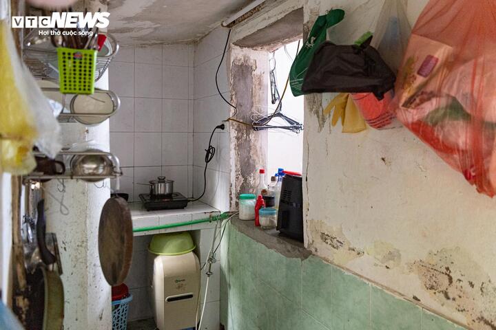Cận cảnh khu tập thể dày đặc 'chuồng cọp' ở Hà Nội đang chờ cải tạo - Ảnh 19