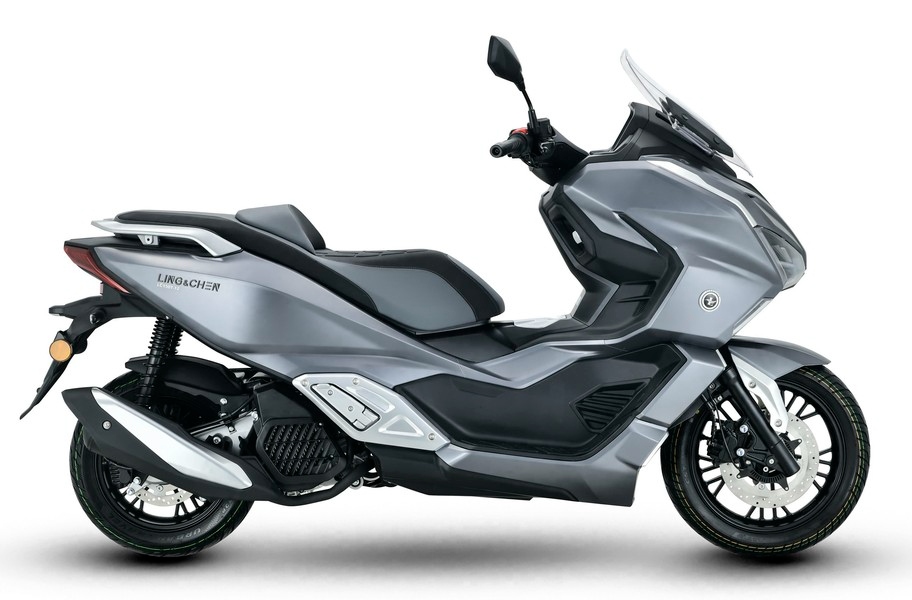 Lộ diện mẫu xe tay ga 150cc dài hơn cả Yamaha TMAX, sở hữu bình xăng 15 lít, có ABS, TCS nhưng giá cực mềm - Ảnh 3