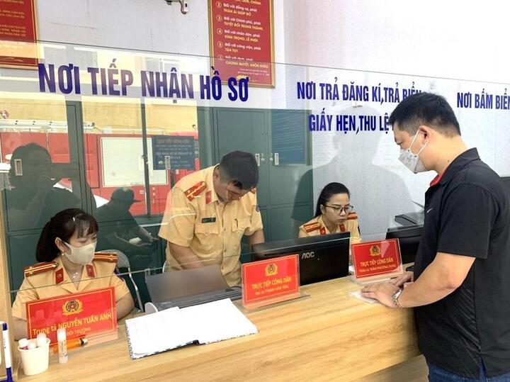 Mua xe máy cũ theo giấy viết tay có bị phạt? - Ảnh 1
