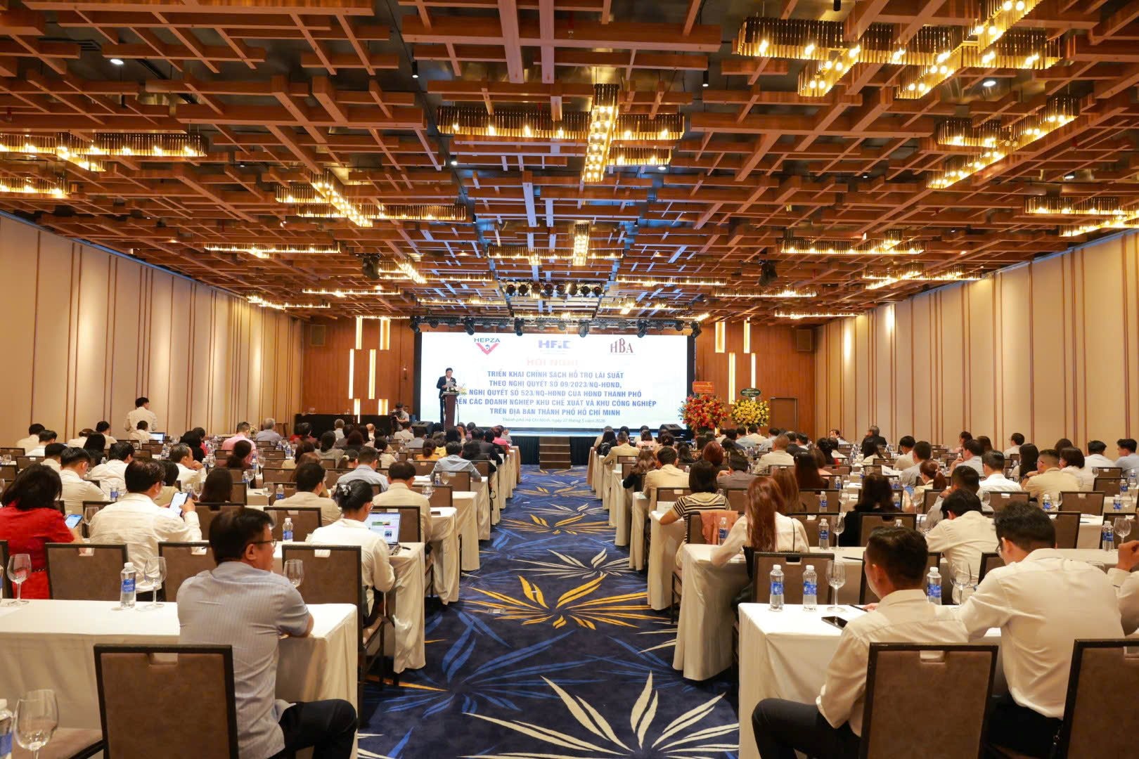 Vay 200 tỷ đồng được hỗ trợ 100% tiền lãi: TP.HCM kích cầu 5 nhóm ngành trọng điểm, ưu ái đặc biệt - Ảnh 5