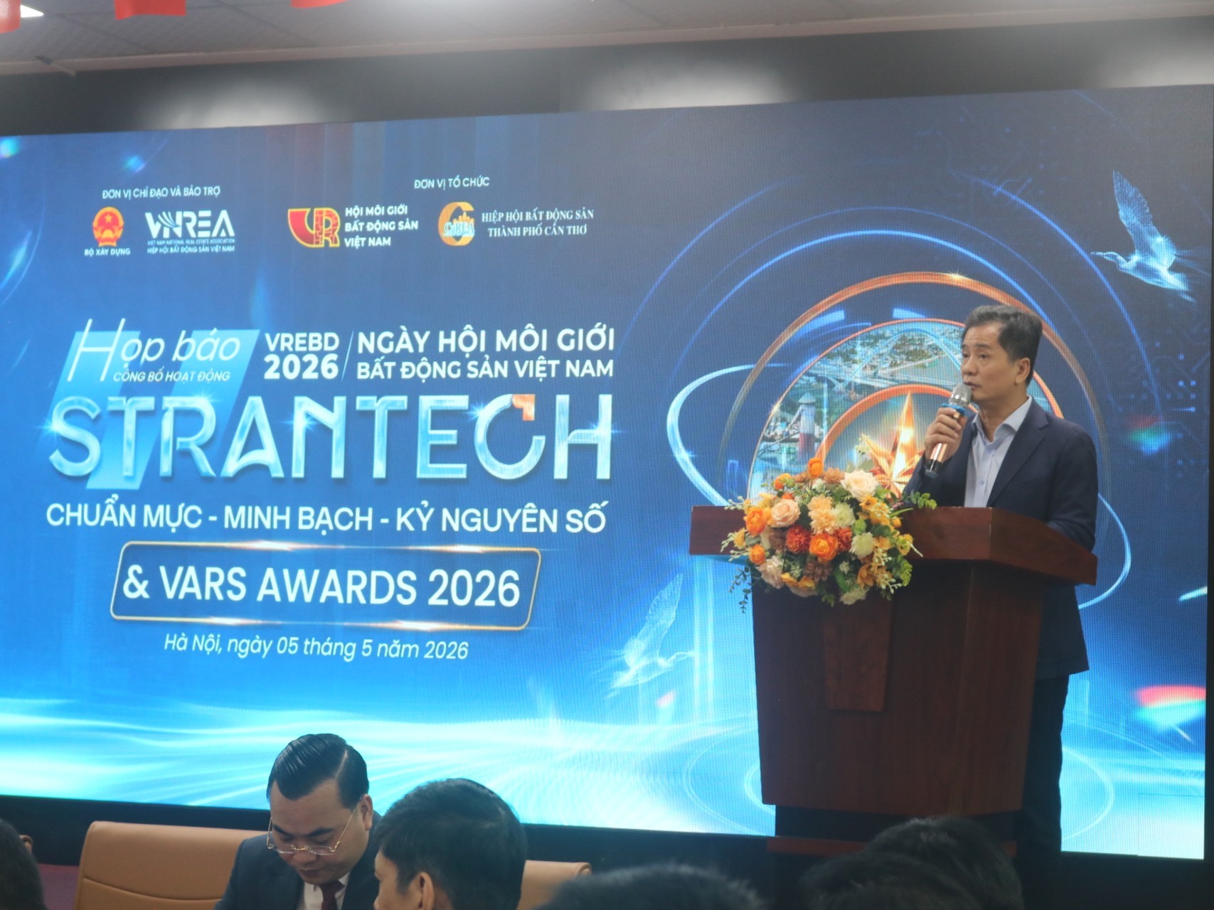 TS. Nguyễn Văn Đính: Đã đến lúc phải xóa bỏ cách gọi tồn tại nhiều năm qua như “cò nhà đất”, “cò bất động sản” - Ảnh 1