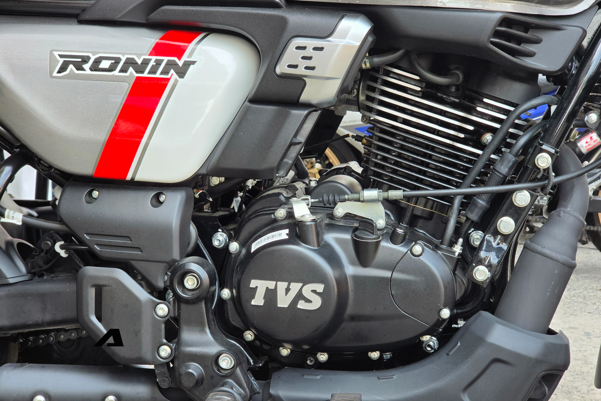 Xe máy Ấn Độ TVS Ronin 225 'trình làng' khách Việt: Có công nghệ tự chạy không cần vặn ga, máy 225 cc nhưng rẻ hơn cả Honda SH - Ảnh 4