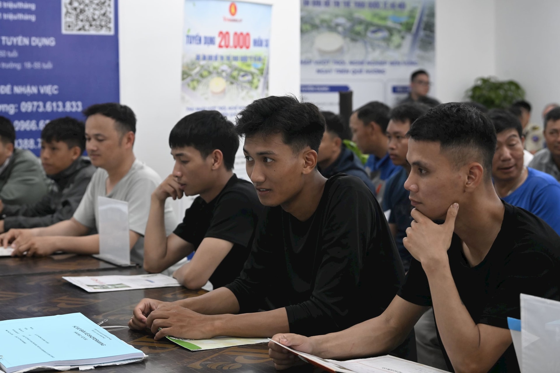 Chưa từng có: Vingroup tuyển 20.000 lao động cho dự án KĐT lớn nhất VN, người Hà Nội phấn khởi nộp hồ sơ - Ảnh 6