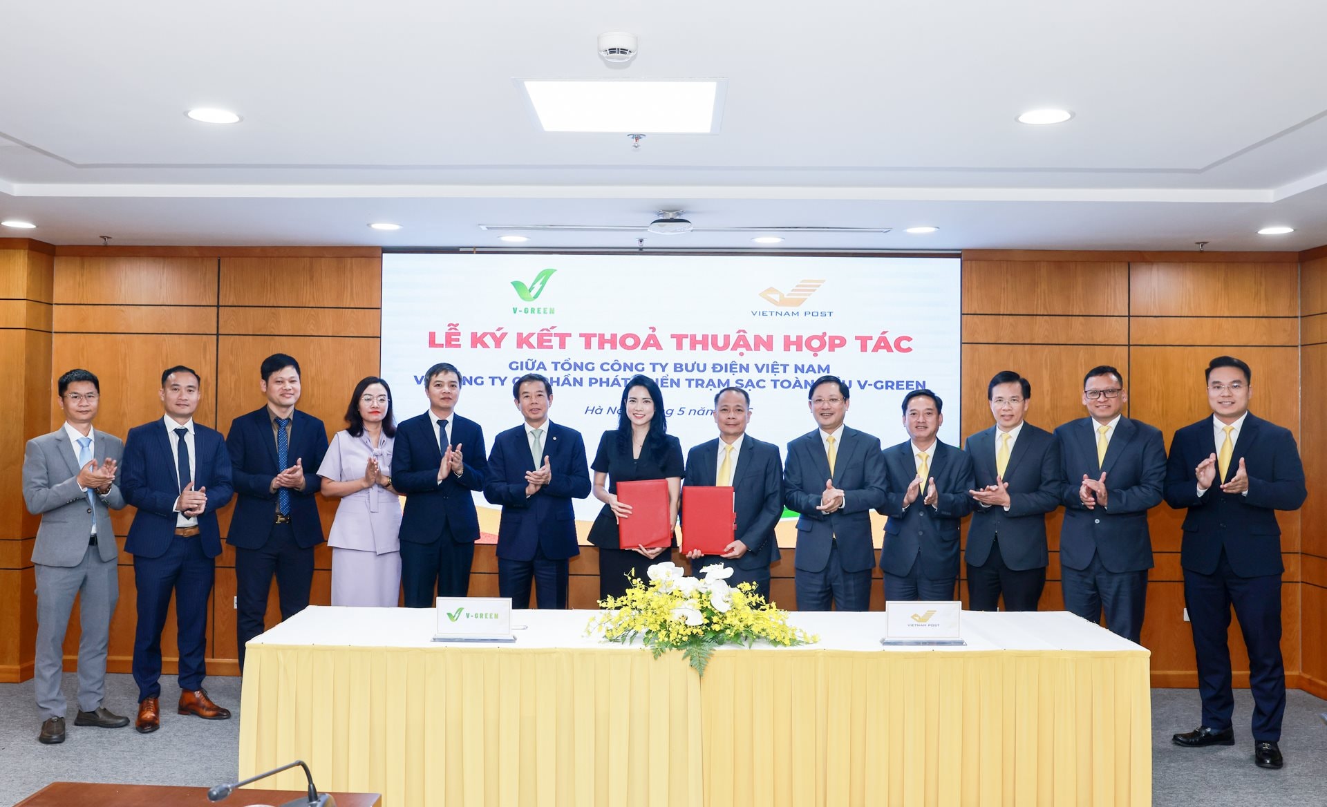 Bắt tay với một DN Nhà nước, Tập đoàn của tỷ phú Phạm Nhật Vượng triển khai 2 thứ phủ khắp toàn quốc - Ảnh 2