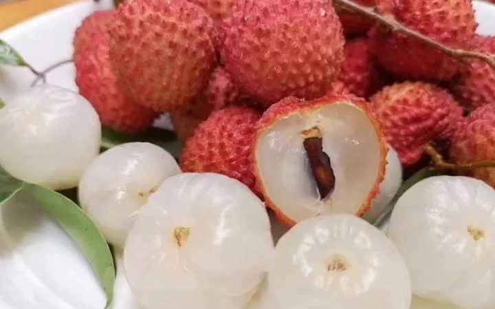 Sản lượng vải thiều dự kiến giảm khoảng 50% so với năm ngoái - Ảnh 1