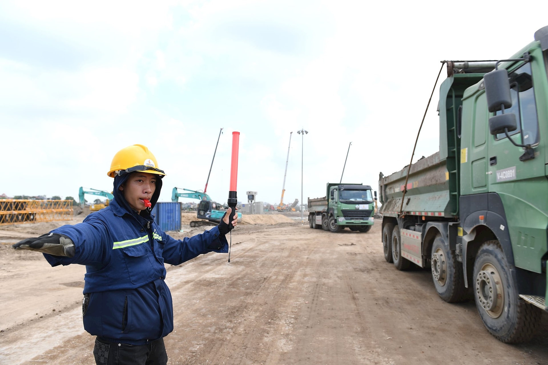 Chưa từng có: Vingroup tuyển 20.000 lao động cho dự án KĐT lớn nhất VN, người Hà Nội phấn khởi nộp hồ sơ - Ảnh 4