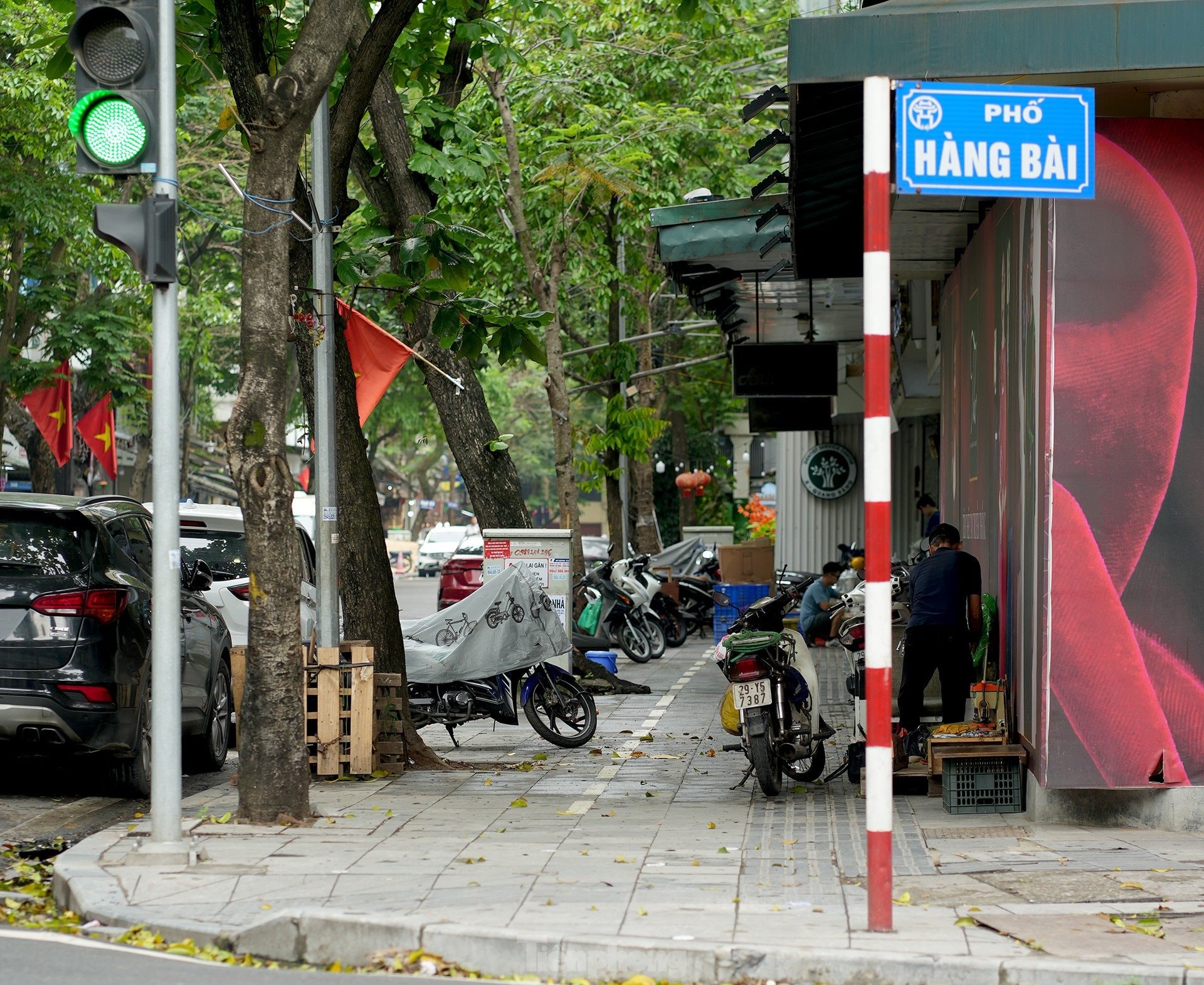 Hà Nội có thể cho thuê vỉa hè, giá cao nhất 45.000 đồng/m2 - Ảnh 1