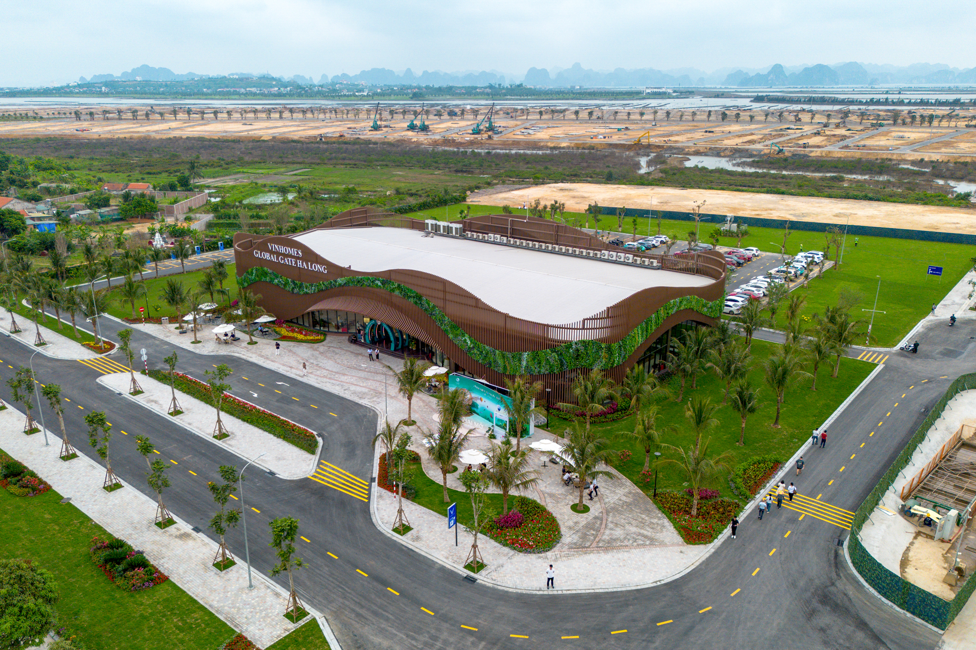 Toàn cảnh phân khu được mở bán đầu tiên tại dự án 18 tỷ USD của Vinhomes: Rộng gấp 9 lần khu phố cổ hà nội, có ga cuối của tuyến đường sắt 5 tỷ USD, bán hết 80% giỏ hàng trong 36 tiếng - Ảnh 10