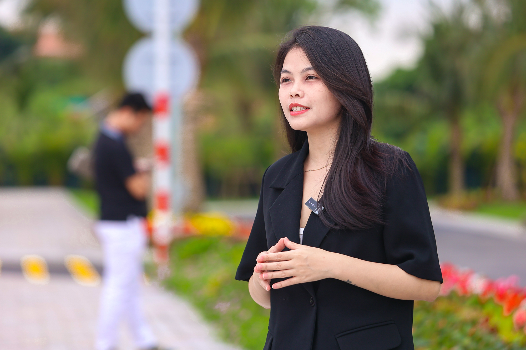 Nhà đầu tư nườm nượp đổ về nơi có “siêu đô thị 18 tỷ USD” của Vinhomes: Khách sạn kín phòng, nhà hàng kín chỗ - Ảnh 12