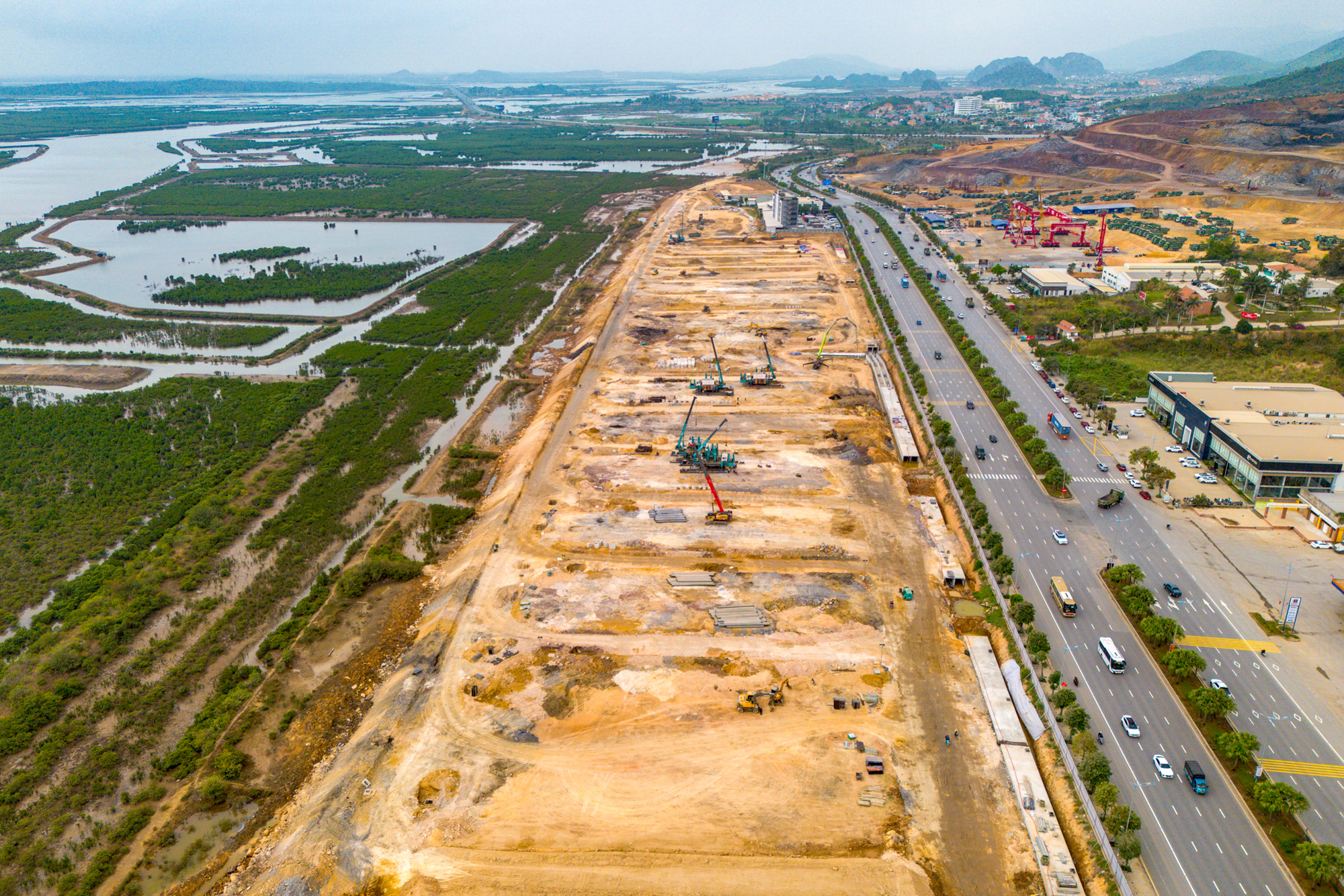Toàn cảnh phân khu được mở bán đầu tiên tại dự án 18 tỷ USD của Vinhomes: Rộng gấp 9 lần khu phố cổ hà nội, có ga cuối của tuyến đường sắt 5 tỷ USD, bán hết 80% giỏ hàng trong 36 tiếng - Ảnh 5