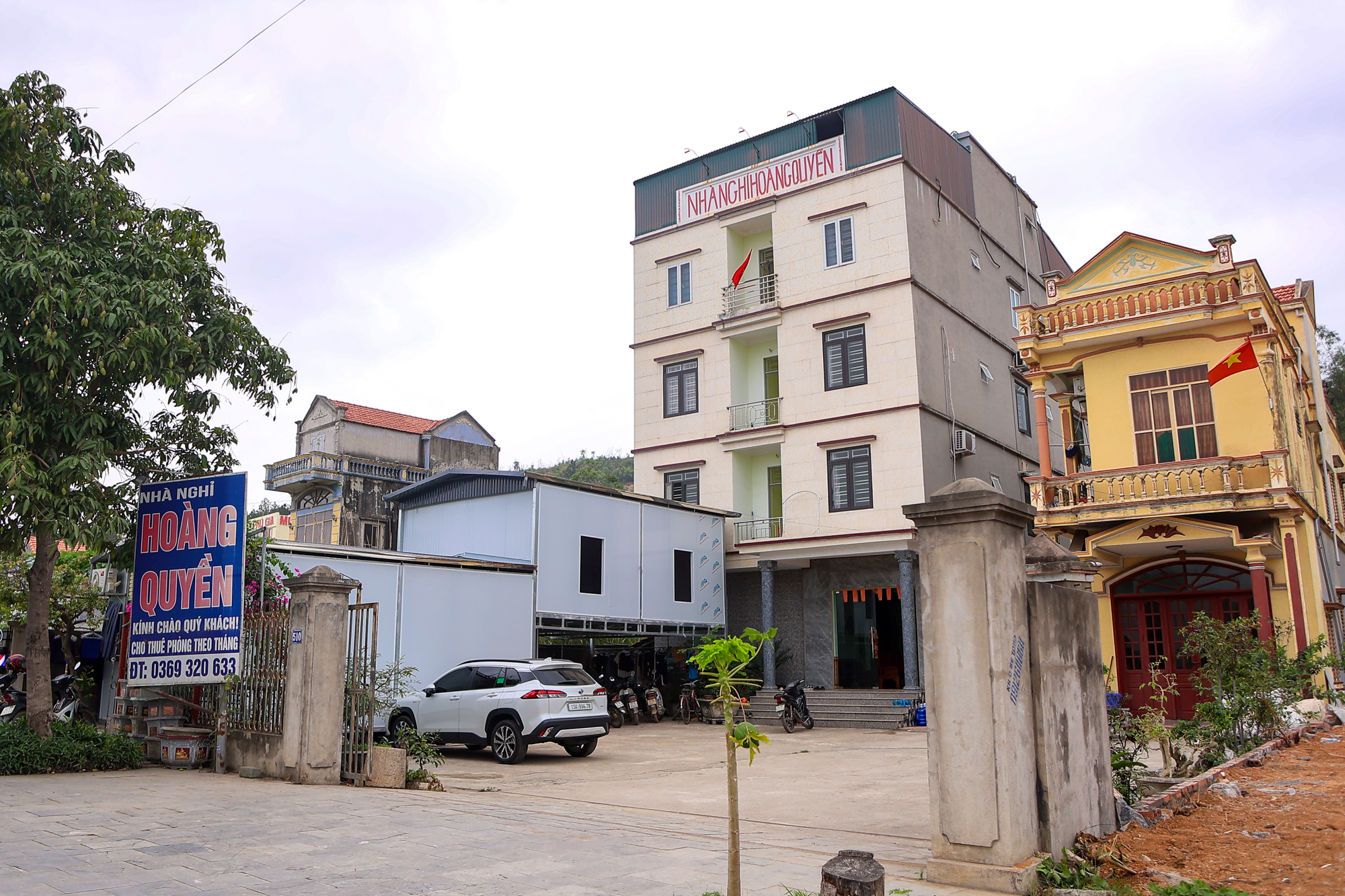 Nhà đầu tư nườm nượp đổ về nơi có “siêu đô thị 18 tỷ USD” của Vinhomes: Khách sạn kín phòng, nhà hàng kín chỗ - Ảnh 6