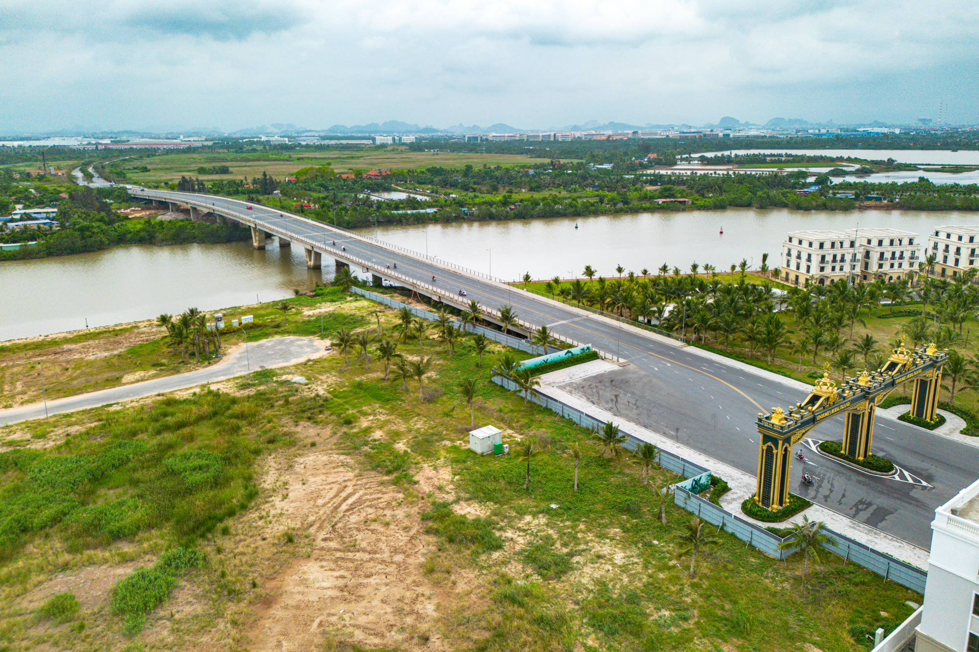 Cảnh trái ngược của hòn đảo được Vinhomes đầu tư hơn 2 tỷ USD: Từ nơi hoang sơ thành đến điểm du lịch, từ biệt lập đến kết nối trong 5 phút - Ảnh 6