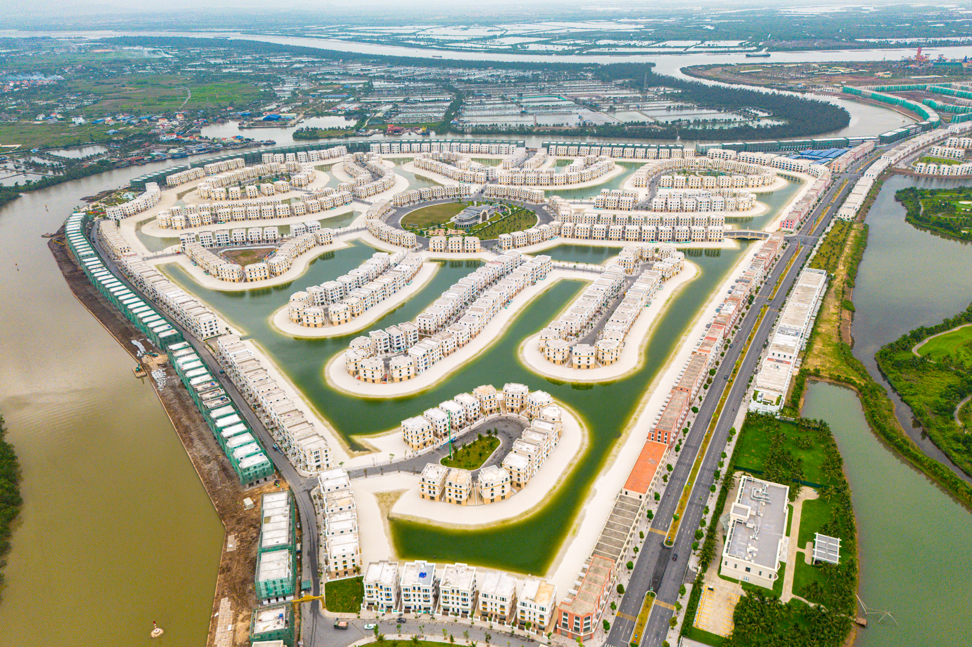 Cảnh trái ngược của hòn đảo được Vinhomes đầu tư hơn 2 tỷ USD: Từ nơi hoang sơ thành đến điểm du lịch, từ biệt lập đến kết nối trong 5 phút - Ảnh 8