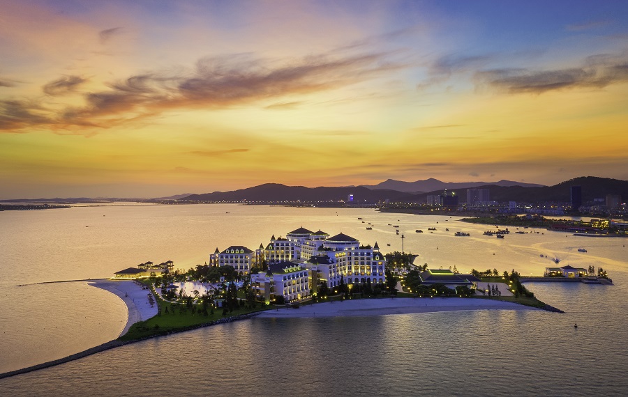 Việt Nam có vịnh biển vừa được Mỹ xếp top 3 Đông Nam Á, hòn đảo đẹp nhất cách Hà Nội vài giờ chạy xe nhưng lại vắng hoe - Ảnh 7