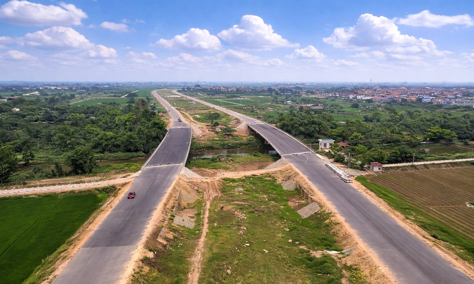 Người dân Hà Nội, Hưng Yên, Bắc Ninh vui mừng khi tuyến đường 85.000 tỷ dài hơn 112 km đang được đẩy nhanh tiến độ thi công - Ảnh 1