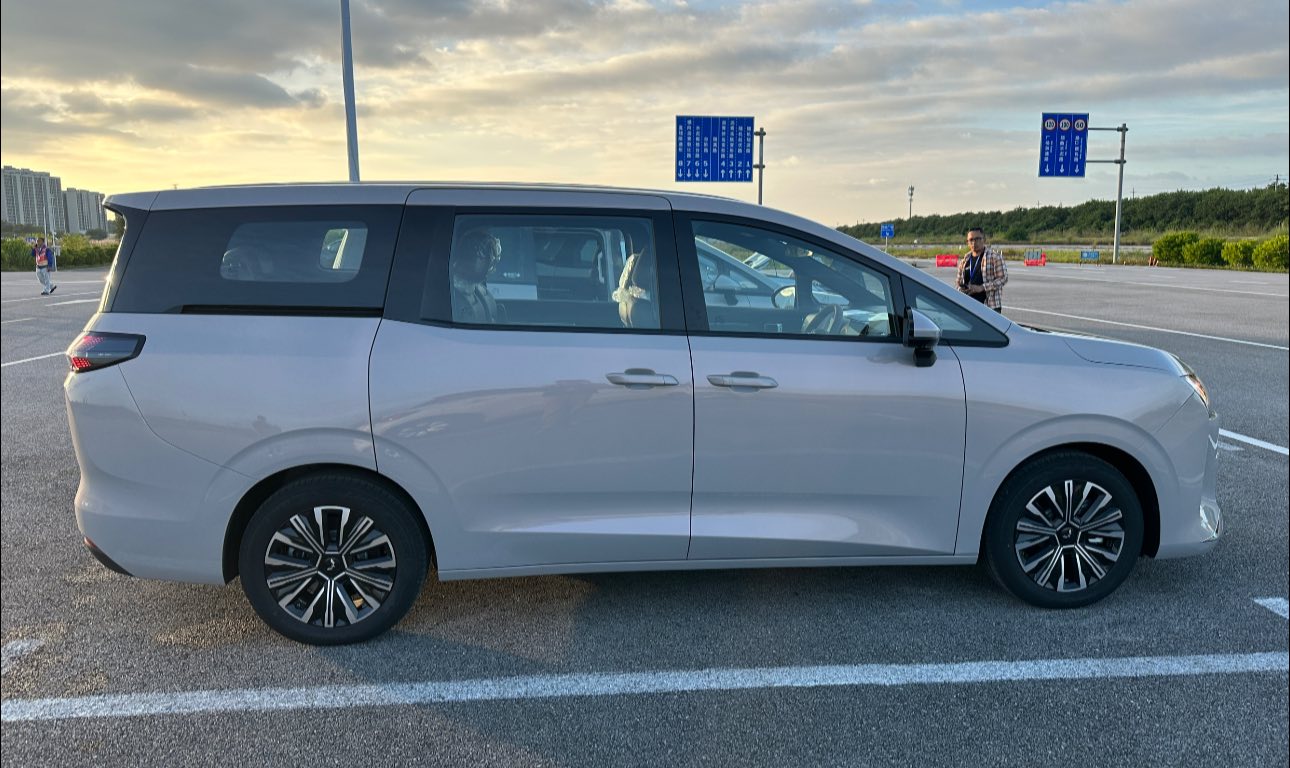 Wuling Darion - MPV mới giá dự kiến hơn 700 triệu đồng tại Việt Nam: Lớn hơn Innova Cross, cửa lùa như Carnival, chạy 500km/sạc - Ảnh 4