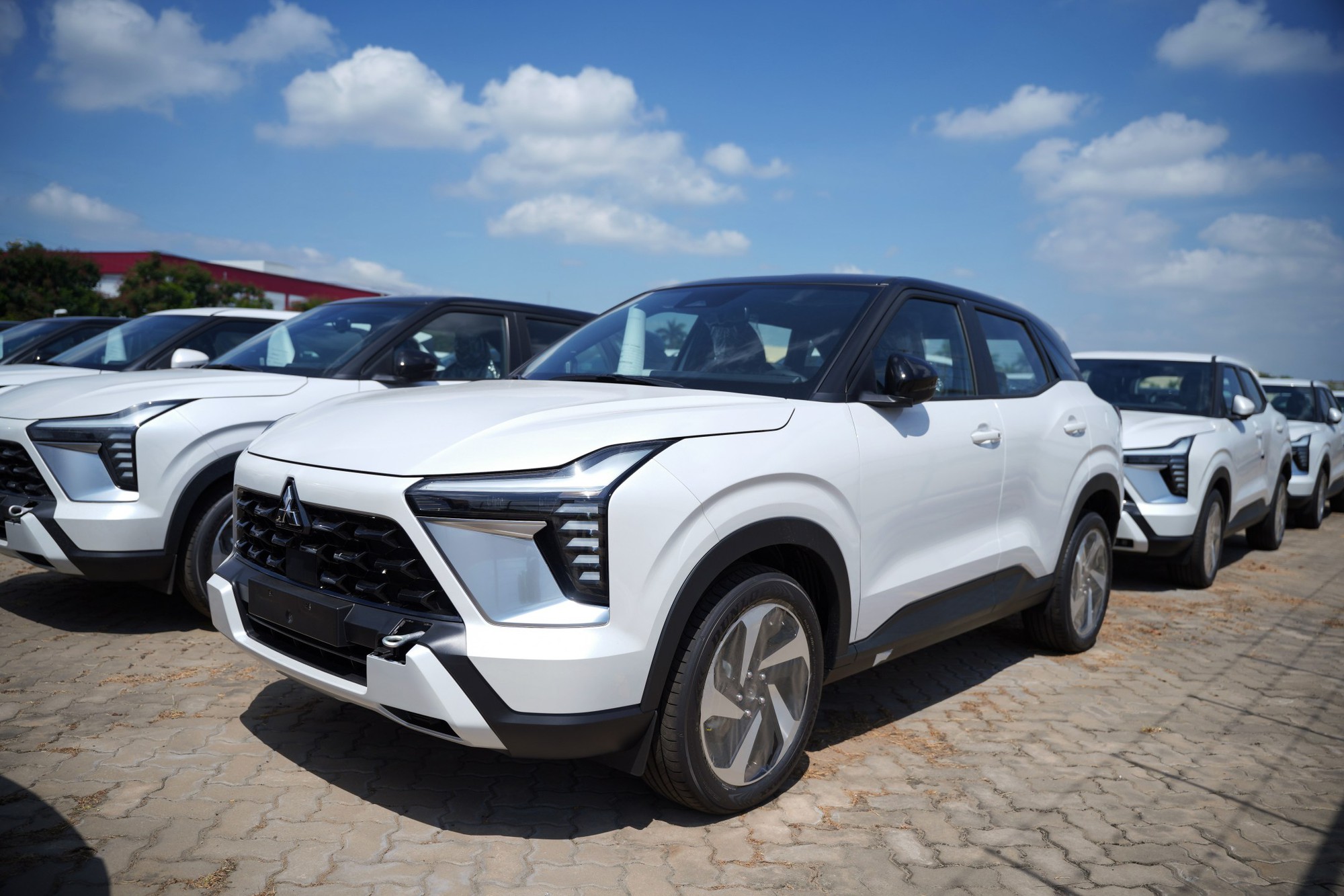Mitsubishi Xforce 2026 ra mắt Việt Nam: Giá từ 605 triệu đồng, bổ sung ghế điện, camera 360, bản ‘base’ có nhiều điểm mới, ‘phả hơi nóng’ lên Yaris Cross - Ảnh 4
