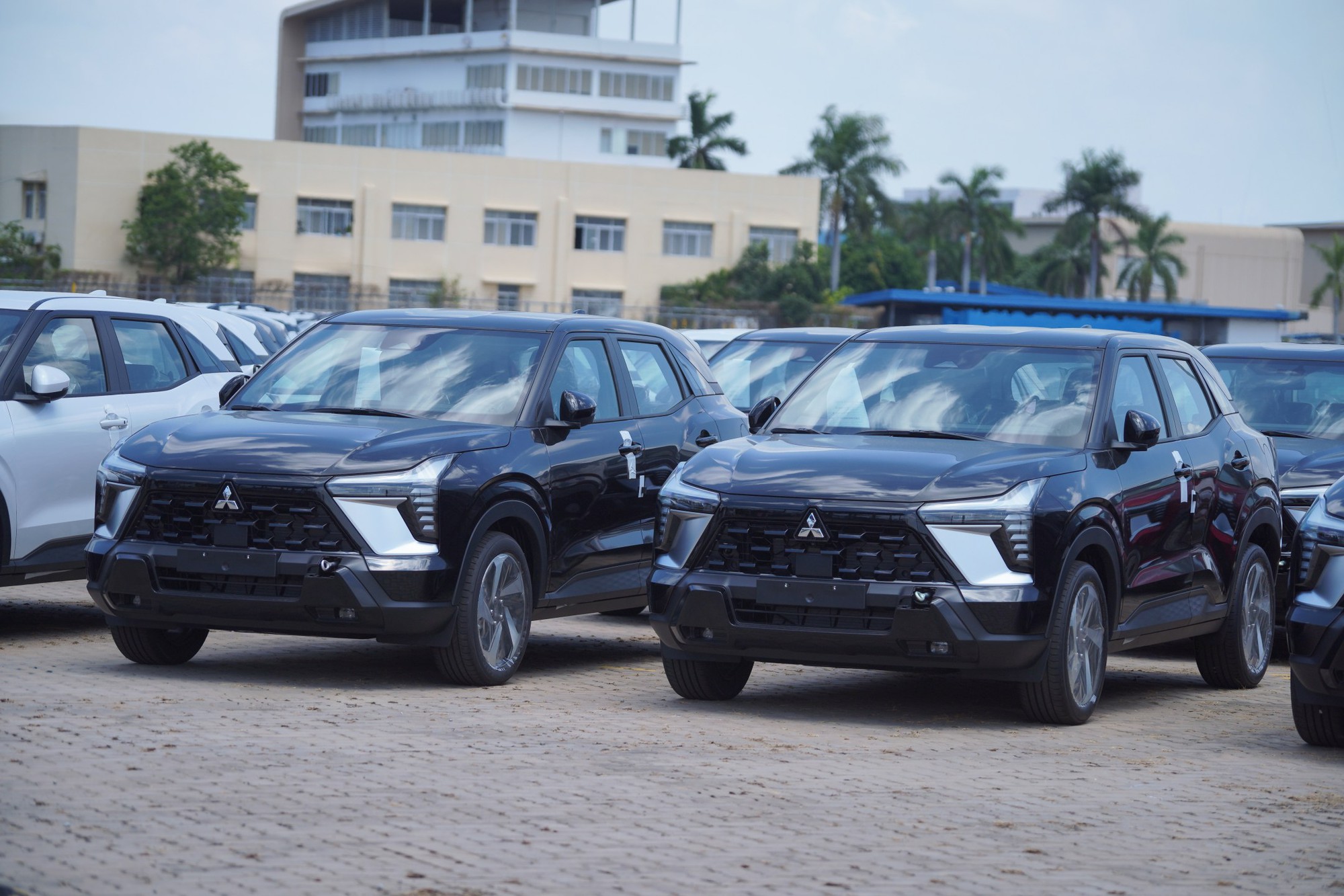Mitsubishi Xforce 2026 ra mắt Việt Nam: Giá từ 605 triệu đồng, bổ sung ghế điện, camera 360, bản ‘base’ có nhiều điểm mới, ‘phả hơi nóng’ lên Yaris Cross - Ảnh 1